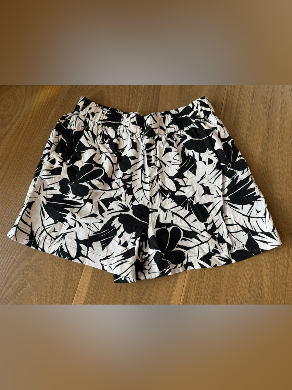 Michael Kors Black & White Linen Floral Shorts